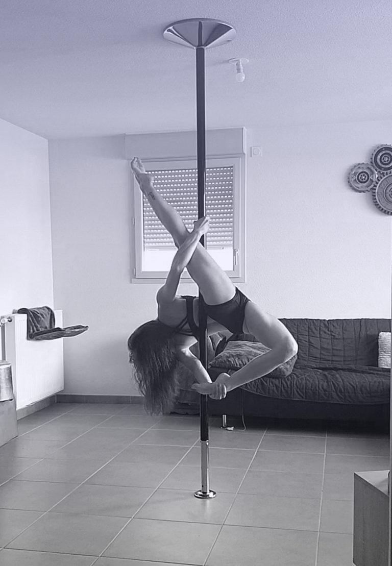 Allegra pole dance