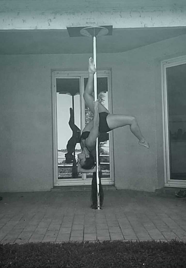 Anabel pole dance