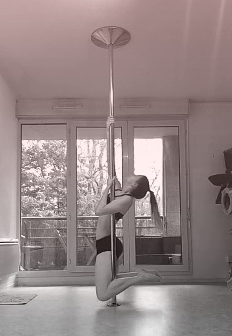 Backhook pole dance