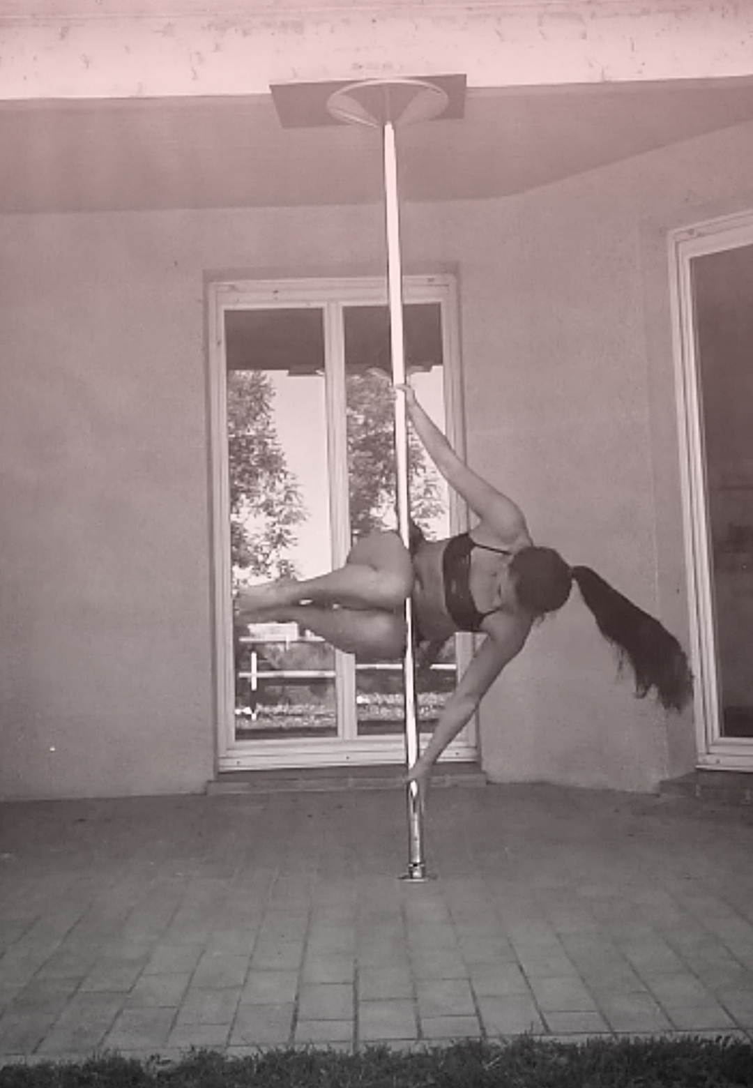 Cradle pole dance