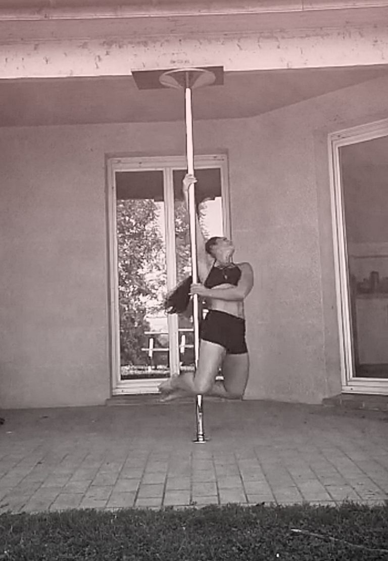 FrontHook pole dance