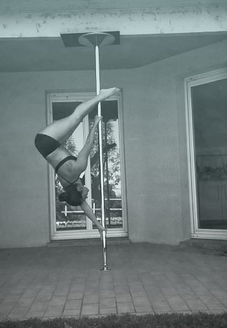 Inverted D pole dance