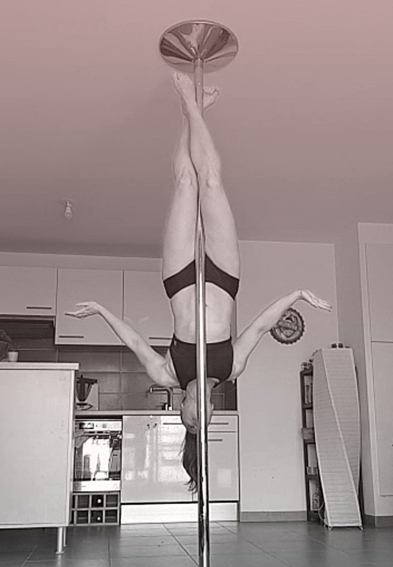 Inverted crucifix pole dance