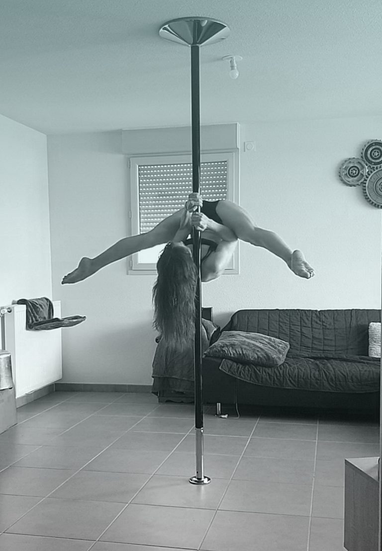 Shoulder mount Cup Grip pole dance