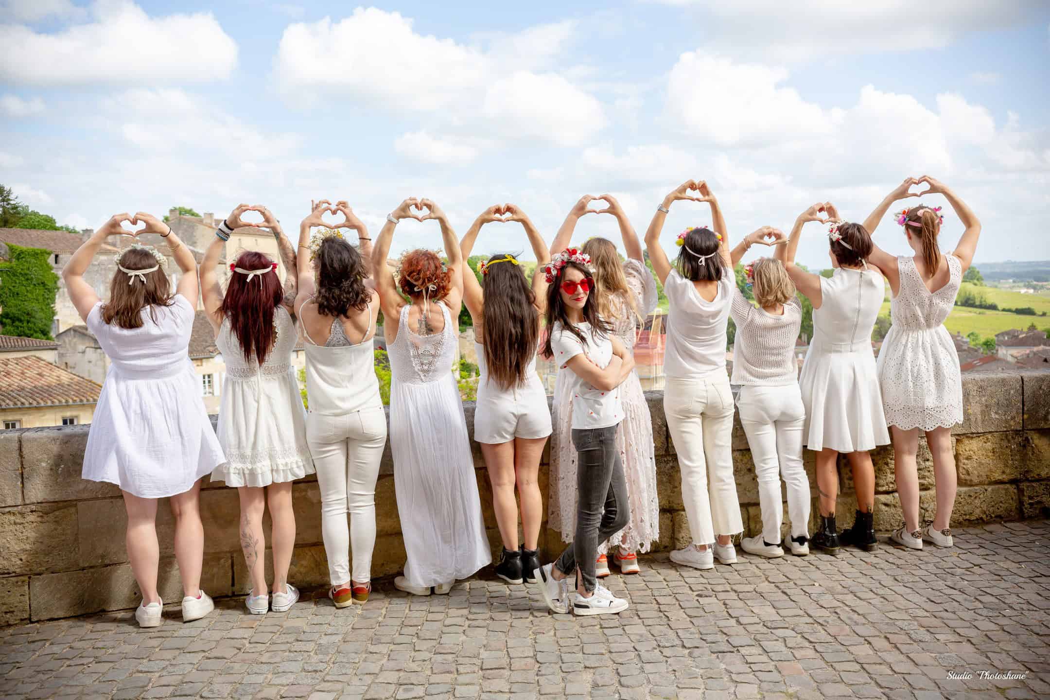 groupe de femmes enterrement de vie de jeune fille